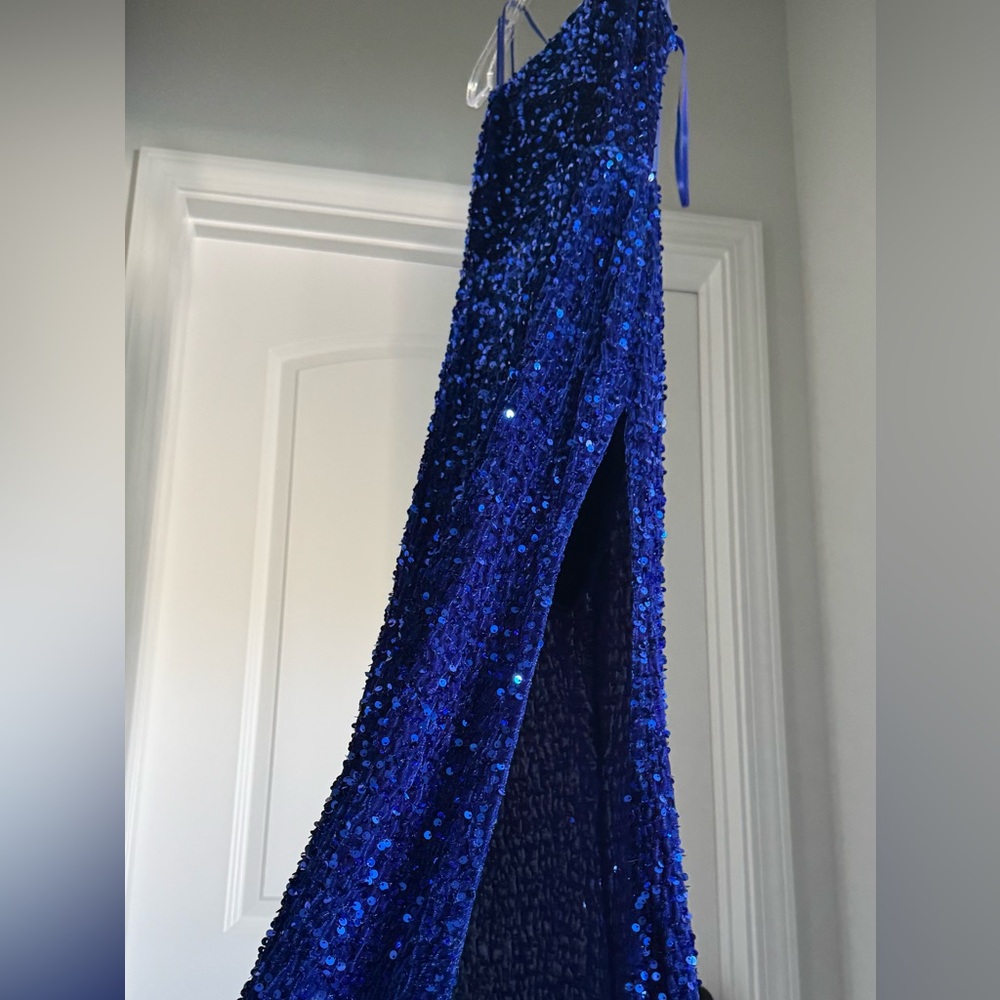 Banjul Elegant Blue Sequin Evening Gown Mardi Gras Ball - Picture 9 of 16